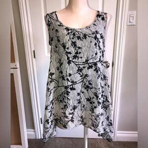 3/$40 Northern Reflections sleeveless top